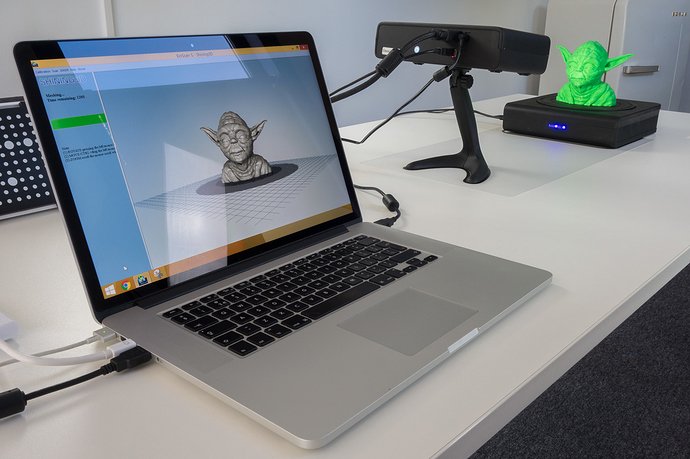 einscan-s_review_setup_with_macbook_pro.jpg